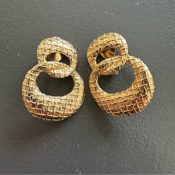 Givenchy 80 Statement Dangle Earrings Clip On Quilted Gold Tone Vintage 1980s - Picture 11 of 13